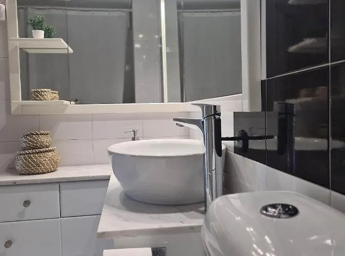 Dm - Quality In Perea, Thessaloniki, Greece * Peraía